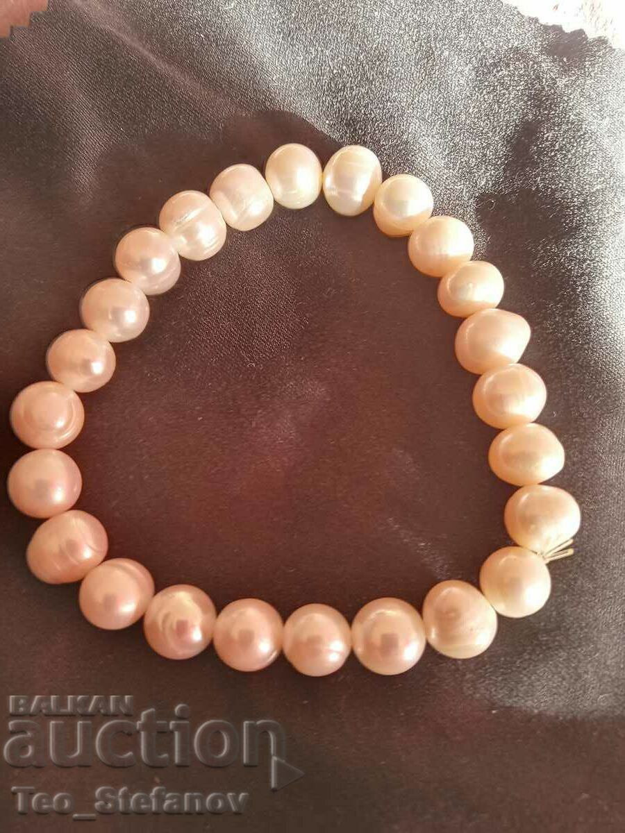 Bracelet with natural pearls