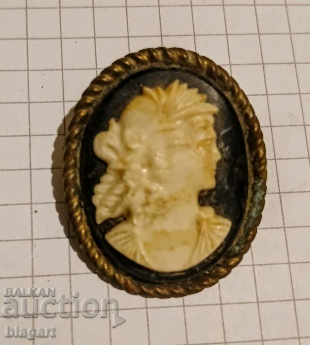 old cameo brooch