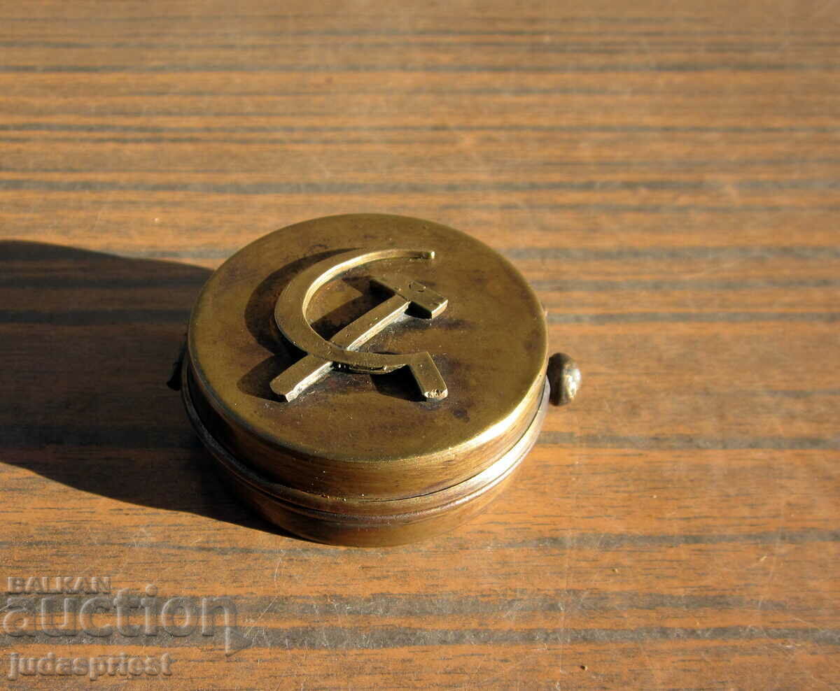 παλιό ρωσικό στρατιωτικό κουτί πυξίδας με σφυρί και δρεπάνι με τιμή 35.00 BGN | € 17.90 παλιό ρωσικό στρατιωτικό κουτί πυξίδας με σφυρί και δρεπάνι με τιμή 35.00 BGN | € 17.90