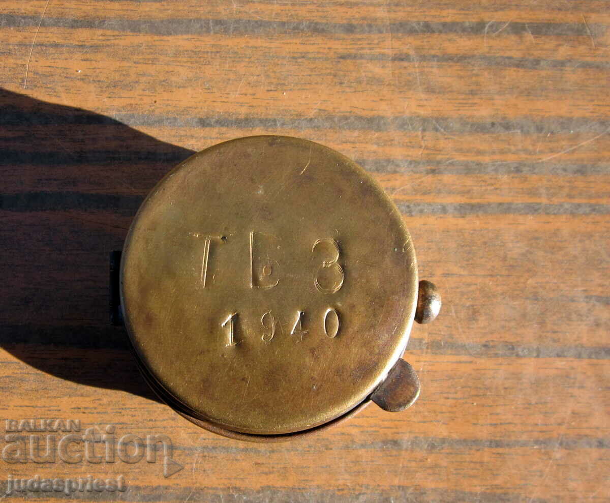 Παράδοση παλιό ρωσικό στρατιωτικό κουτί πυξίδας με σφυρί και δρεπάνι Παράδοση παλιό ρωσικό στρατιωτικό κουτί πυξίδας με σφυρί και δρεπάνι