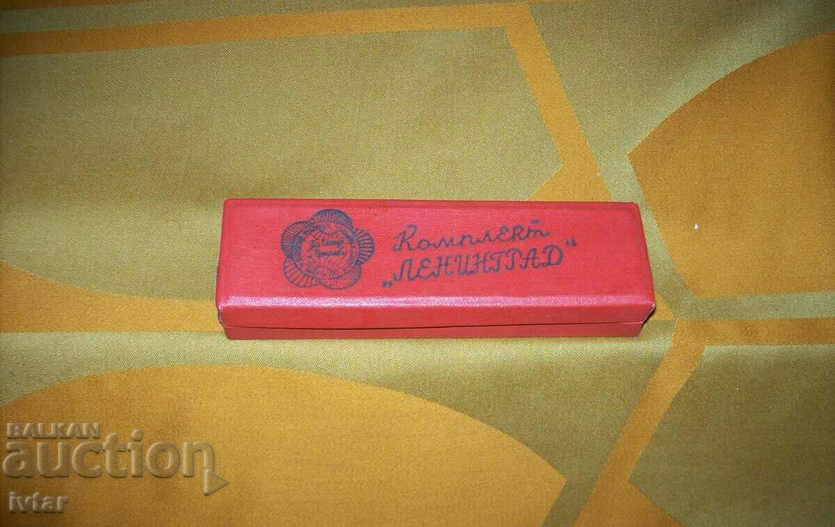 Σετ "LENINGRAD" - στυλό και μολύβι με τιμή € 24.00 | 46.94 BGN Σετ "LENINGRAD" - στυλό και μολύβι με τιμή € 24.00 | 46.94 BGN