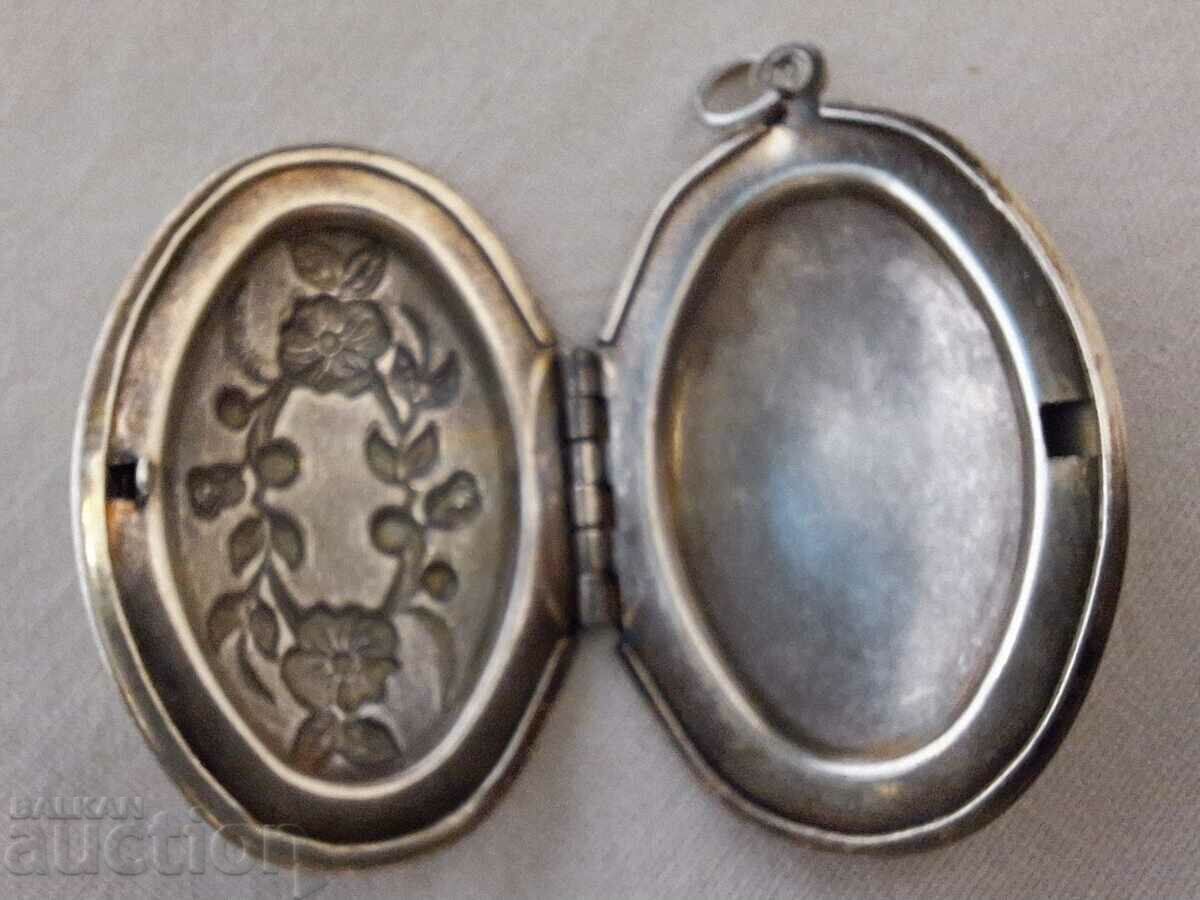 Old silver plated jewelry pendant locket - 5 Old silver plated jewelry pendant locket - 5