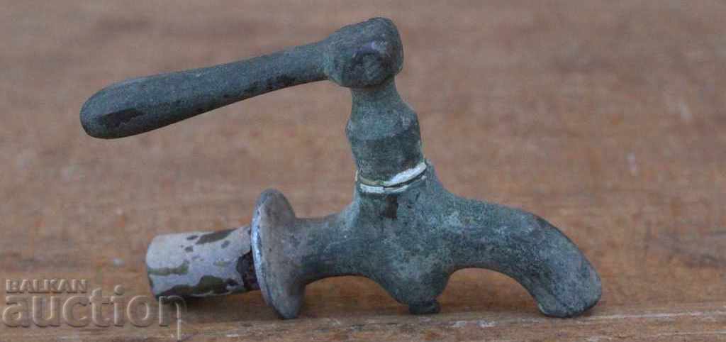 . OLD FAUCET CINNAMON FAUCET WORKING FOUNTAIN PLUMBING SCREAM . OLD FAUCET CINNAMON FAUCET WORKING FOUNTAIN PLUMBING SCREAM