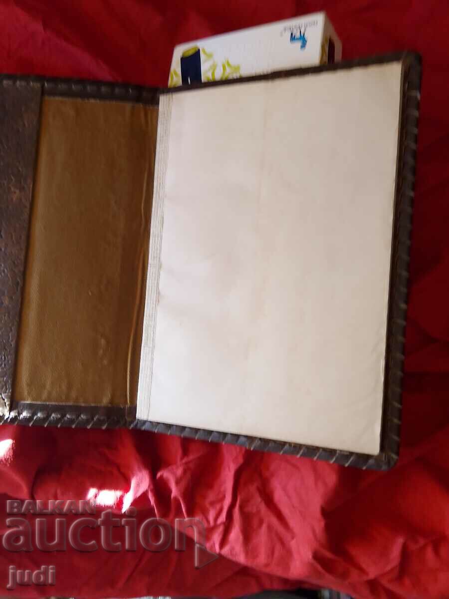 Доставка на Соц бележник естествена кожа неупотребяван Доставка на Соц бележник естествена кожа неупотребяван