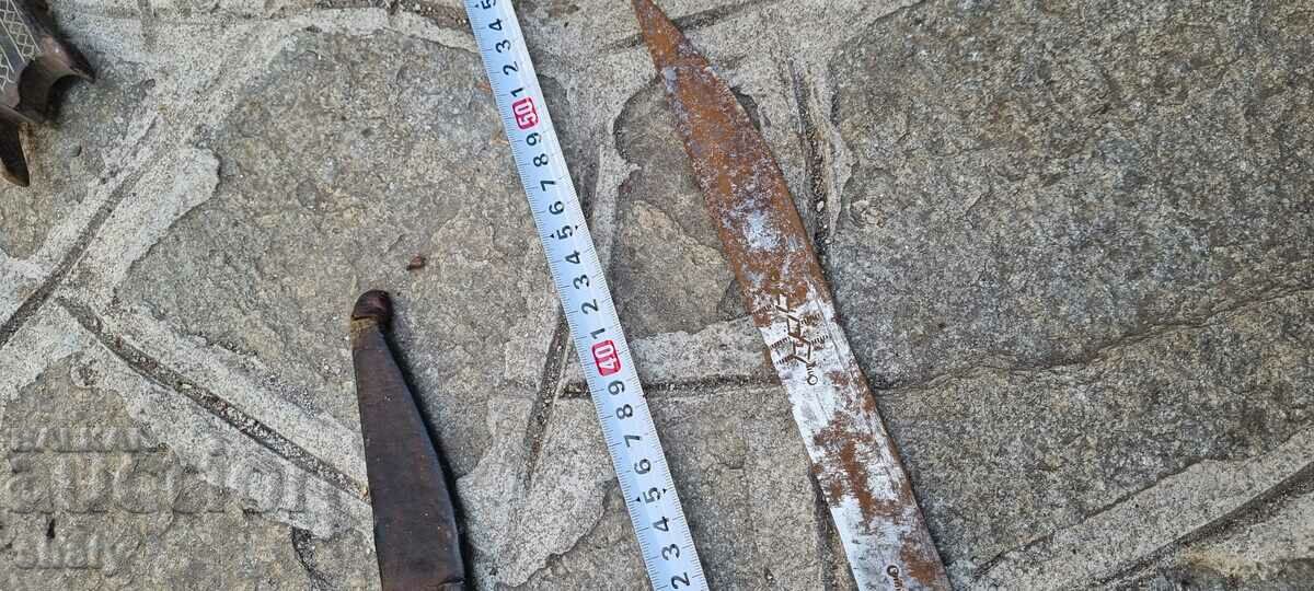 Παράδοση Αφρικανικό μαχαίρι. Σπάθη. Παράδοση Αφρικανικό μαχαίρι. Σπάθη.