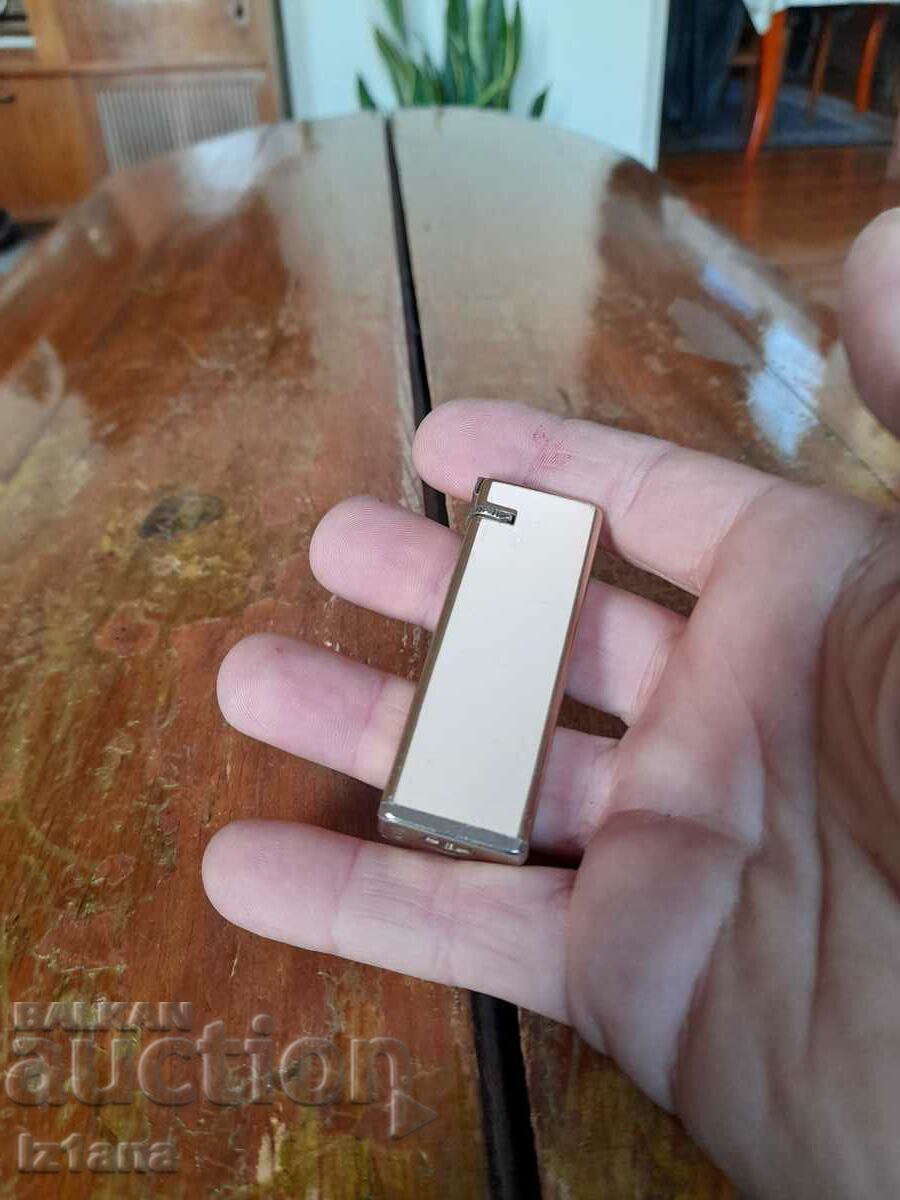 Delivery of An old Marlboro lighter Delivery of An old Marlboro lighter