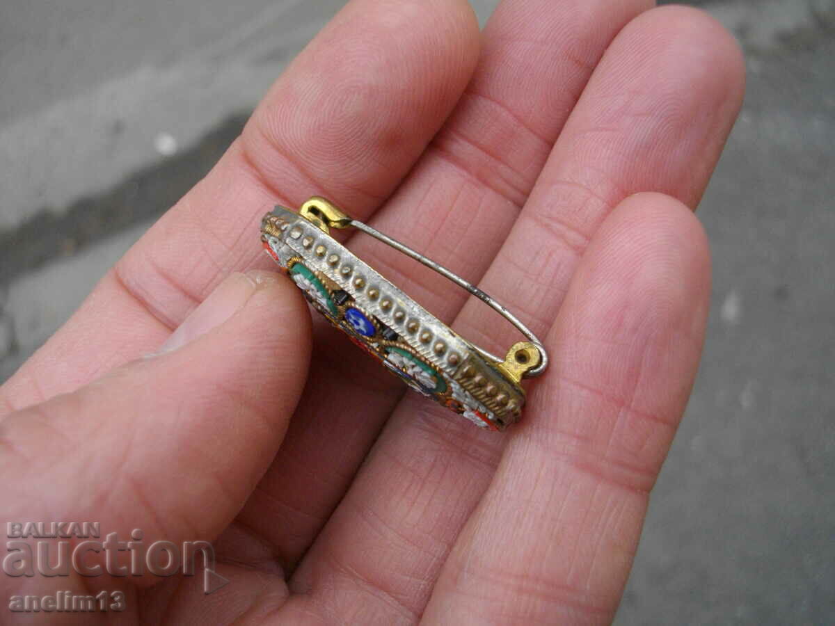 Delivery of OLD VENETIAN MOSAIC BROOCH Delivery of OLD VENETIAN MOSAIC BROOCH