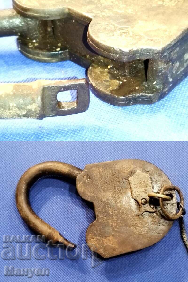 Old massive padlock. - 7 Old massive padlock. - 7