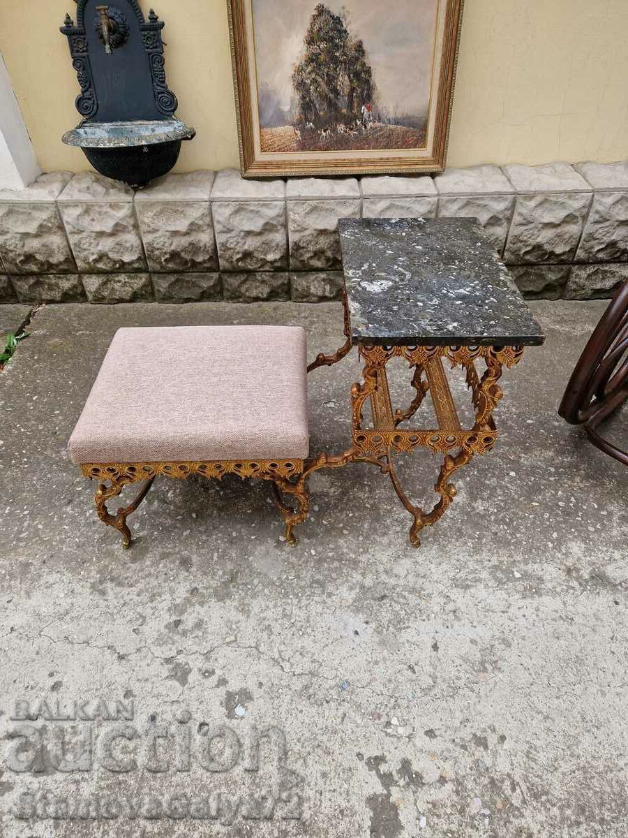 Ένας υπέροχος μεταλλικός πάγκος σαλονιού με τιμή € 202.47 | 396.00 BGN