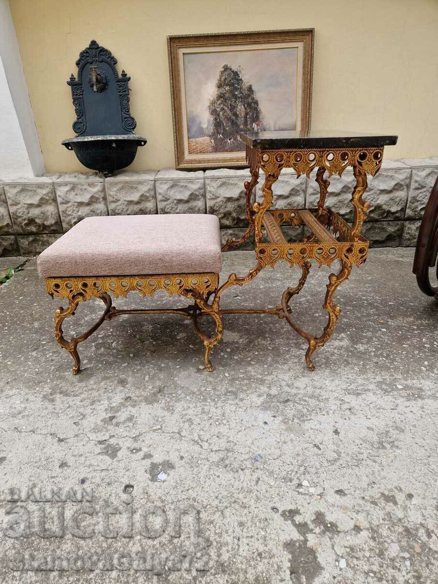 Δημοπρασία Ένας υπέροχος μεταλλικός πάγκος σαλονιού