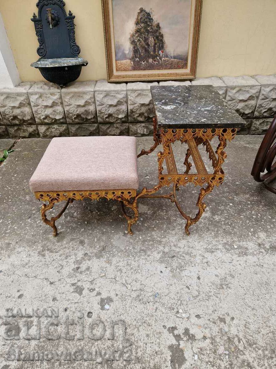 A lovely metal lounge bench A lovely metal lounge bench