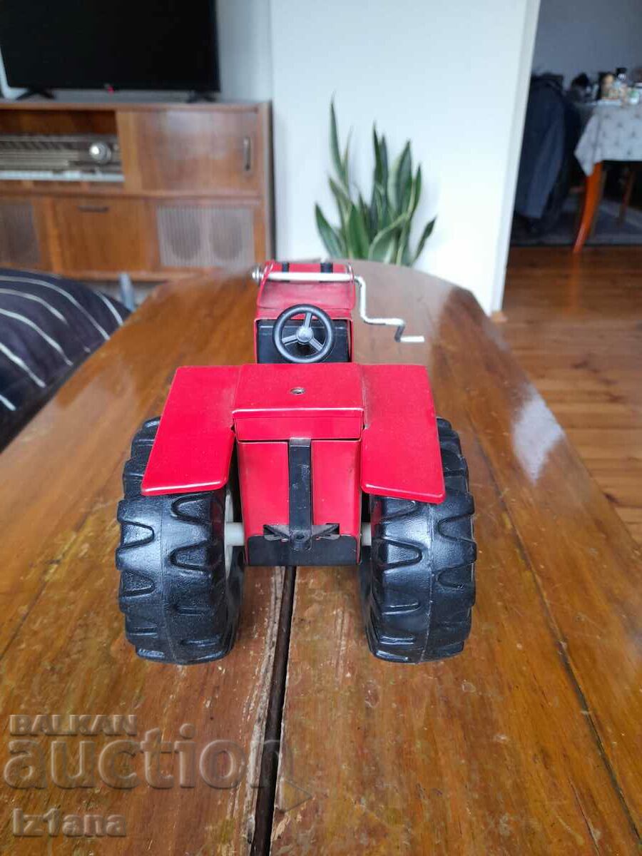 Livrarea Vechi tractor MTZ de jucărie