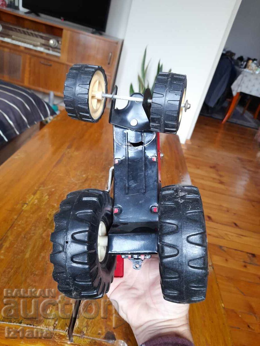Vechi tractor MTZ de jucărie - 5