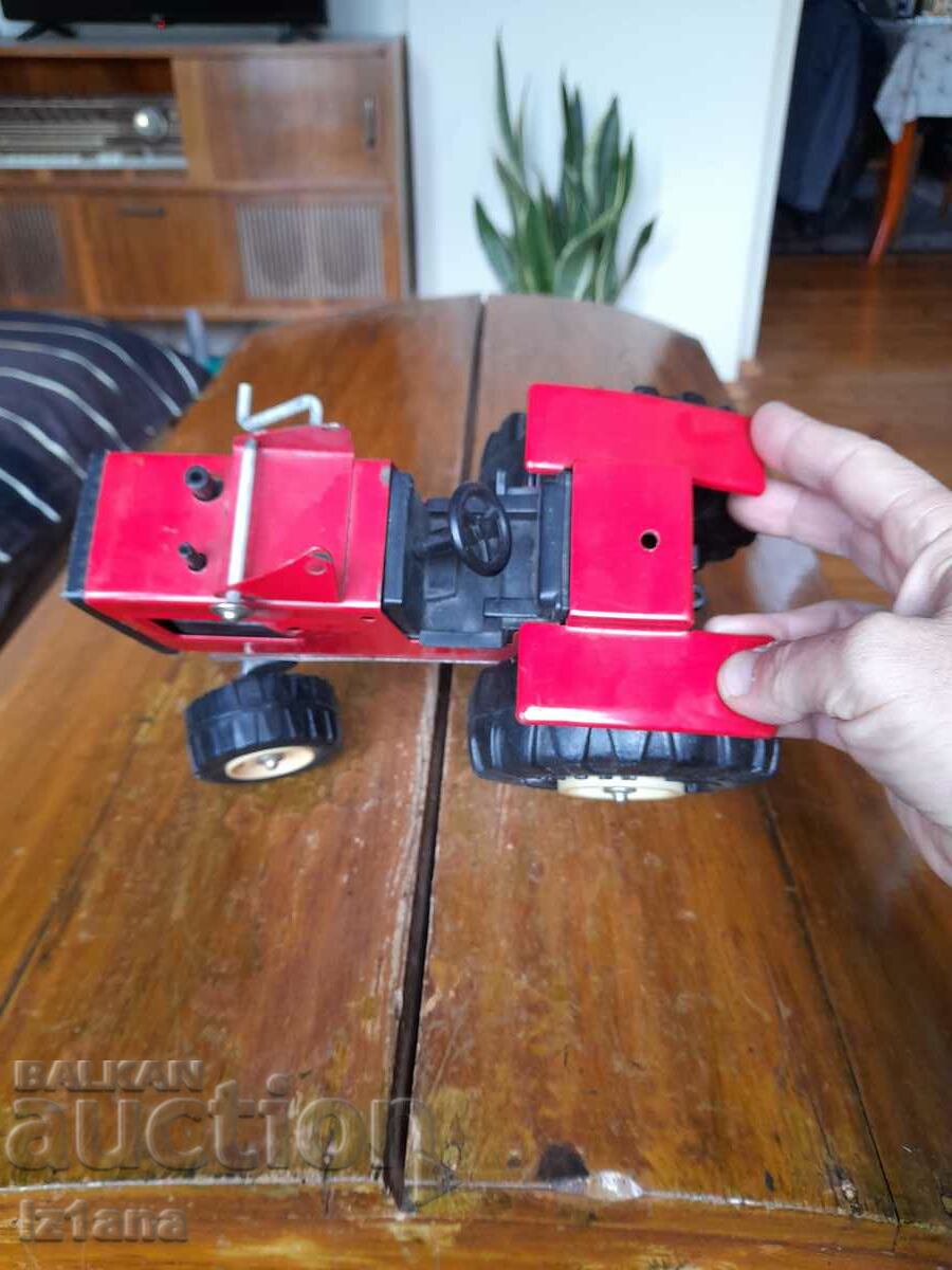 Vechi tractor MTZ de jucărie - 6