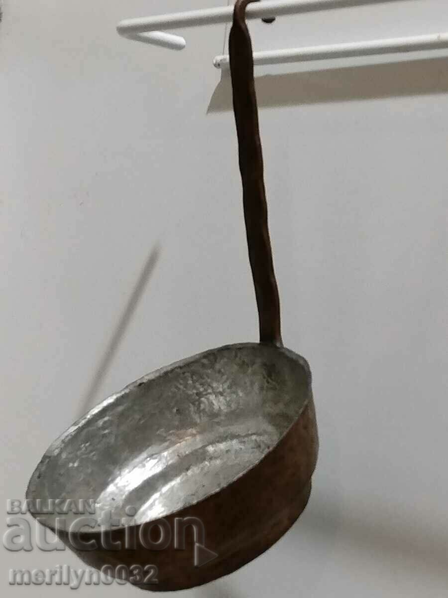 Delivery of Old copper ladle minion copper vessel, copper gut Delivery of Old copper ladle minion copper vessel, copper gut