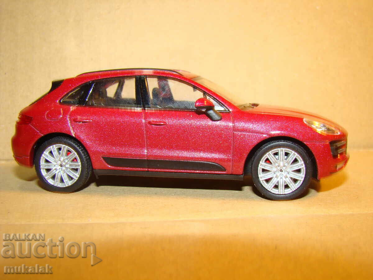 Delivery of 1:43 WELLY PORSCHE MACAN TURBO TOY CAR MODEL Delivery of 1:43 WELLY PORSCHE MACAN TURBO TOY CAR MODEL