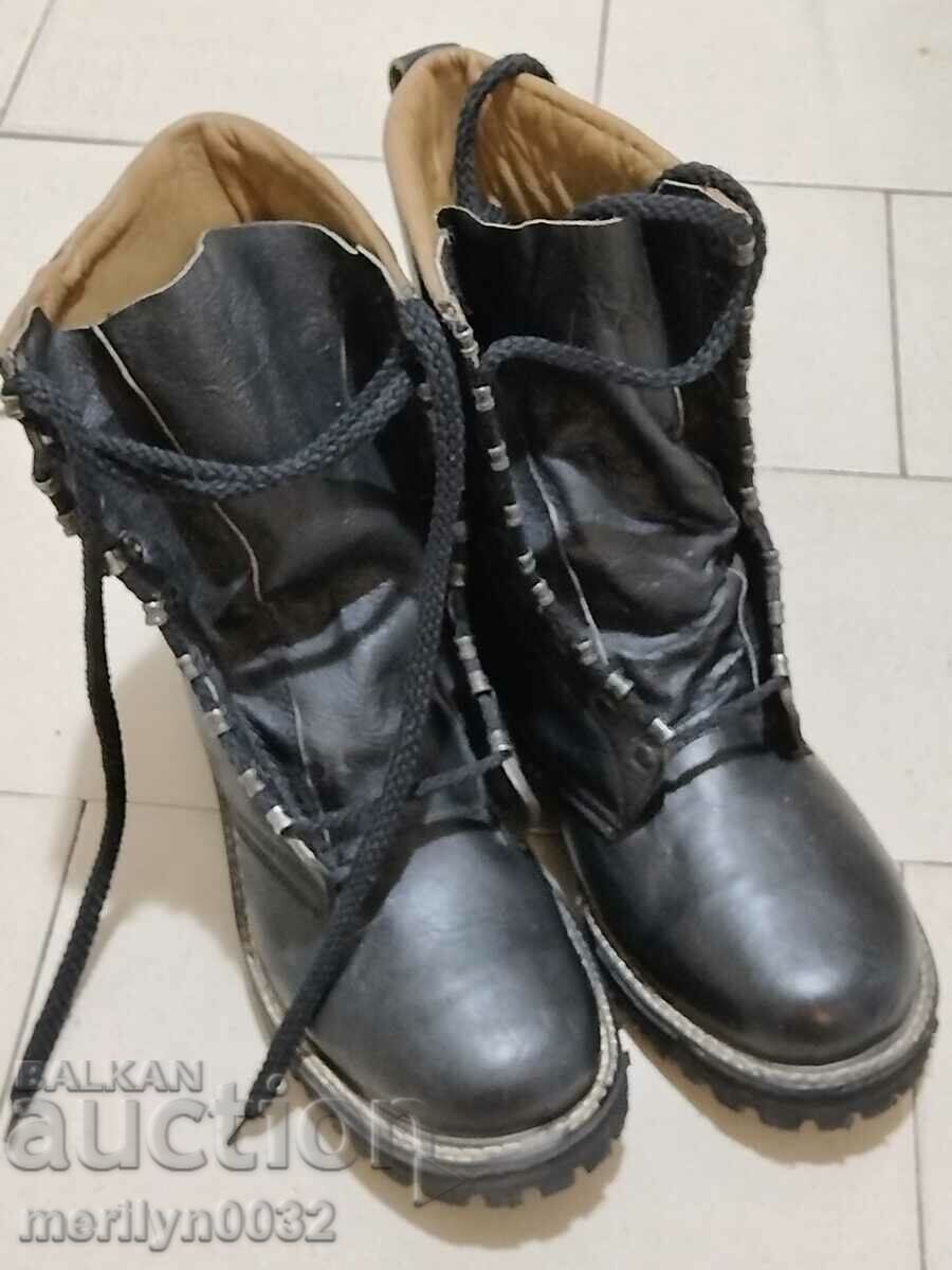 Officer's shoes Cubans number 43 sewn glued natural leather with price 115.00 BGN | € 58.80 Officer's shoes Cubans number 43 sewn glued natural leather with price 115.00 BGN | € 58.80