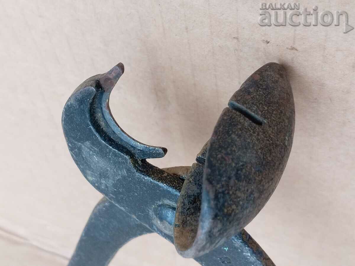 Auction antique pliers tool retro vintage Auction antique pliers tool retro vintage
