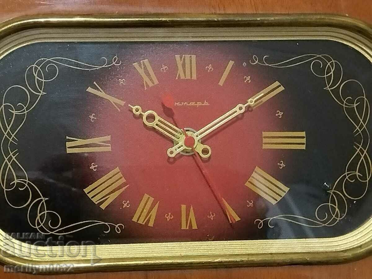 Аукцион Настолен часовник "ЯНТАР", будилник - СССР Аукцион Настолен часовник "ЯНТАР", будилник - СССР