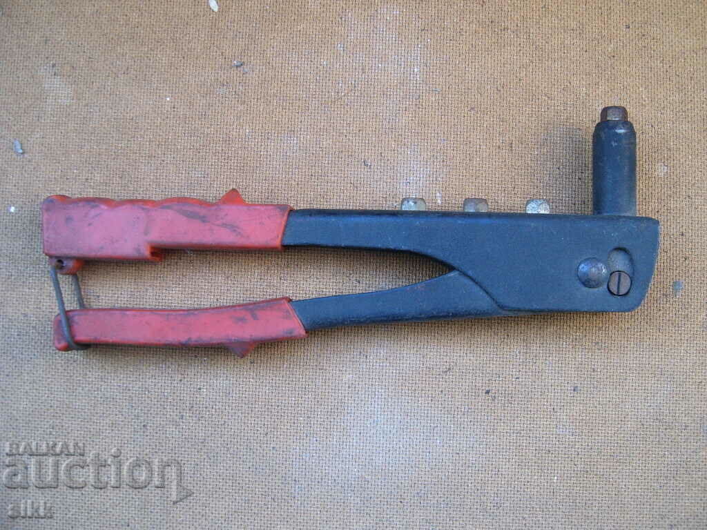 thread with price 5.00 BGN | € 2.56