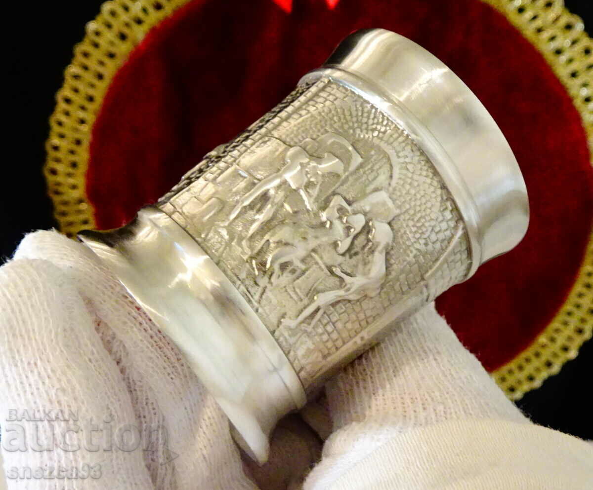 Delivery of Pewter cup with embossed pictures Wedding. Delivery of Pewter cup with embossed pictures Wedding.