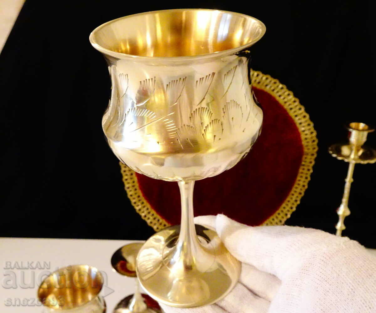 Delivery of Fantastic bronze goblet, wine glass. Delivery of Fantastic bronze goblet, wine glass.