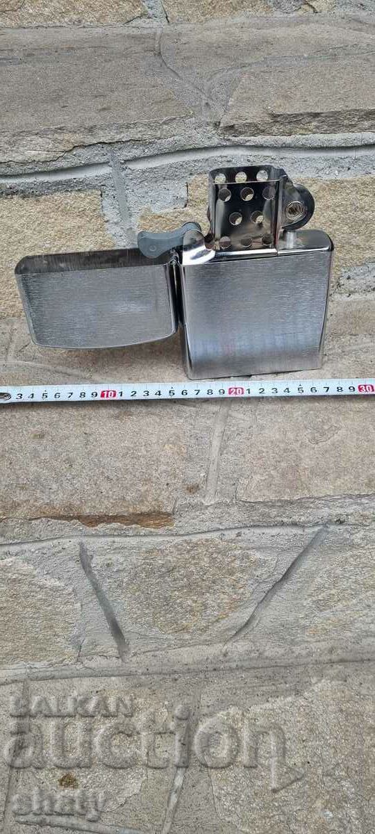 Reclamă uriașă Brichetă Zipo. Japonia