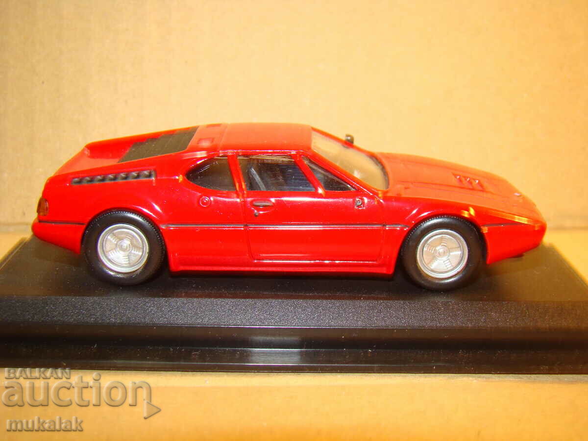 Delivery of 1:43 BMW M1 MODEL CAR TOY Delivery of 1:43 BMW M1 MODEL CAR TOY