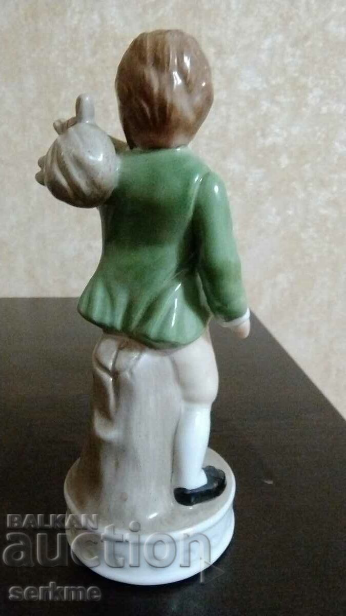 Auction  Porcelain figure