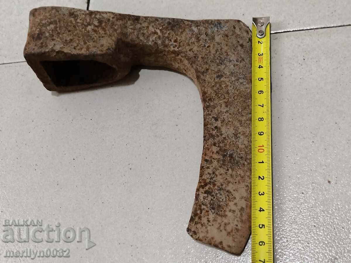 Delivery of Old ax ax tool wrought iron Delivery of Old ax ax tool wrought iron