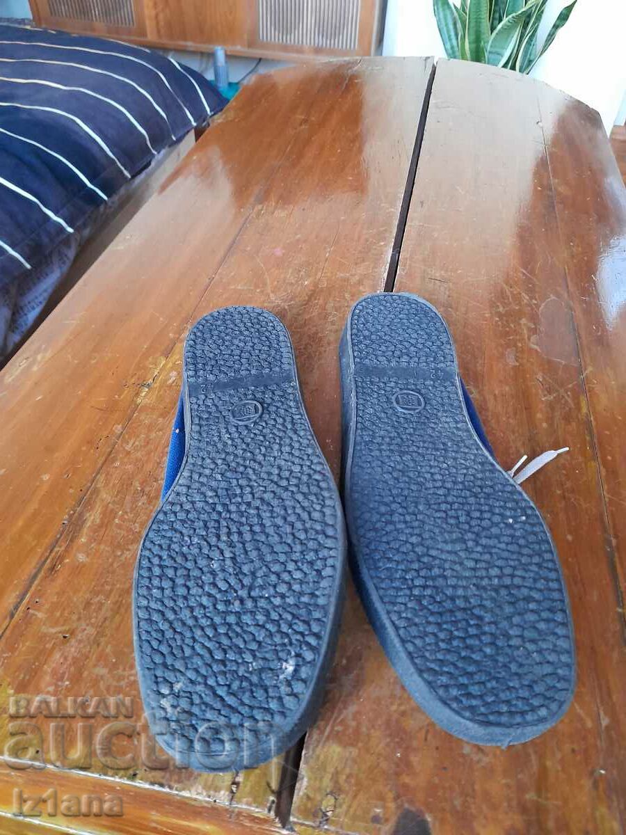 Livrarea Cizme vechi de cauciuc, cizme de pânză PIRIN Livrarea Cizme vechi de cauciuc, cizme de pânză PIRIN