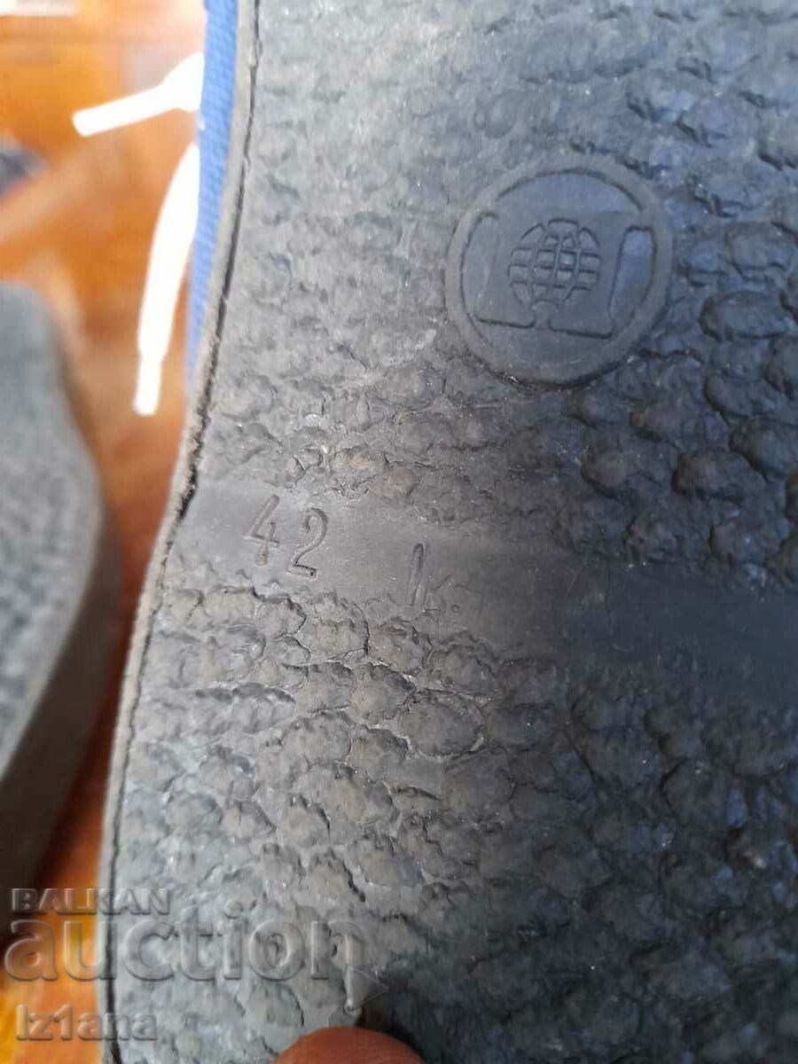 Cizme vechi de cauciuc, cizme de pânză PIRIN - 5 Cizme vechi de cauciuc, cizme de pânză PIRIN - 5