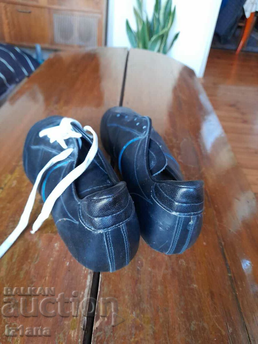 Old football boots, Gabrovo Stadium boots with price 180.00 BGN | € 92.03 Old football boots, Gabrovo Stadium boots with price 180.00 BGN | € 92.03