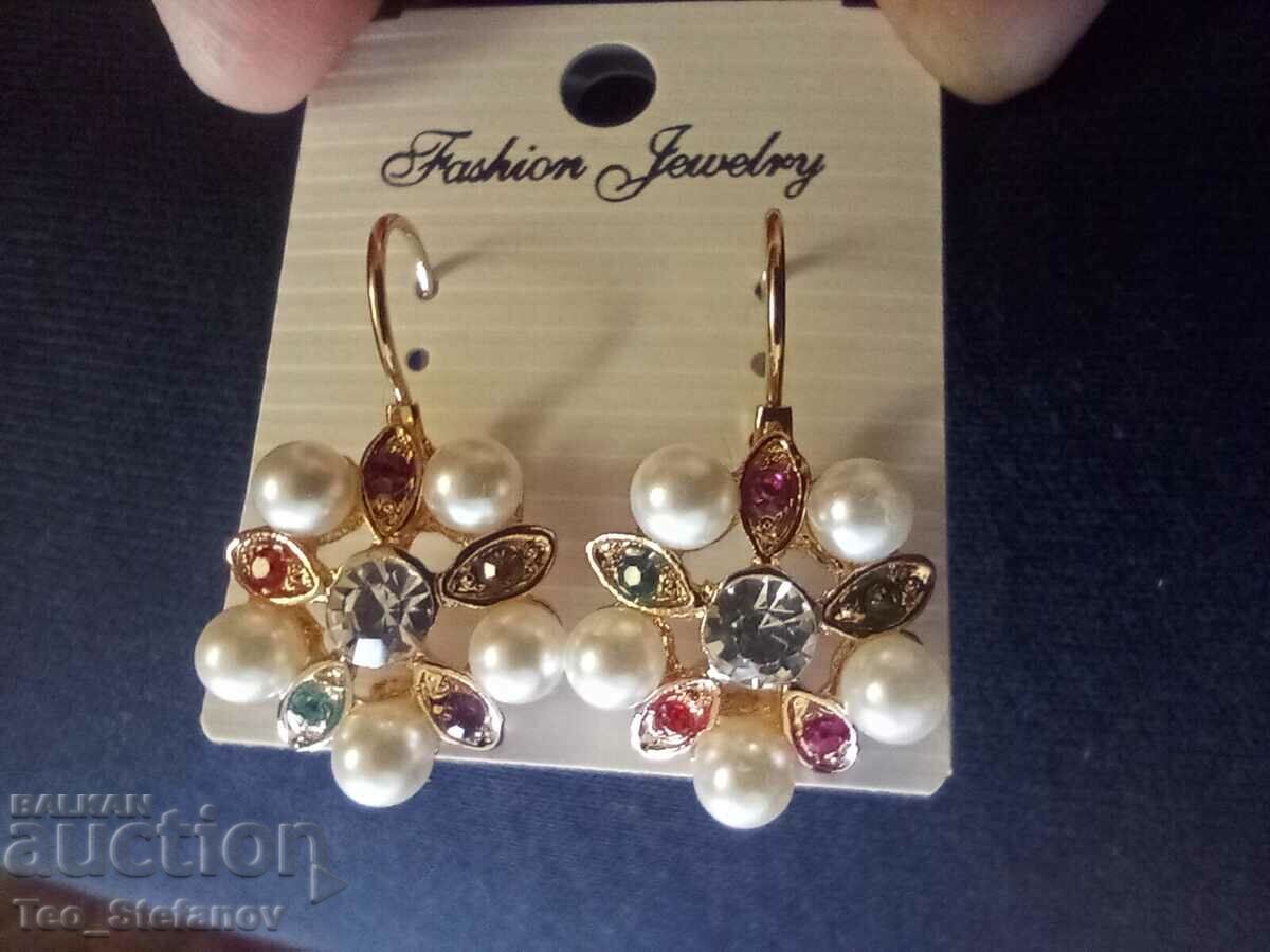 Flower earrings with pearls and crystals