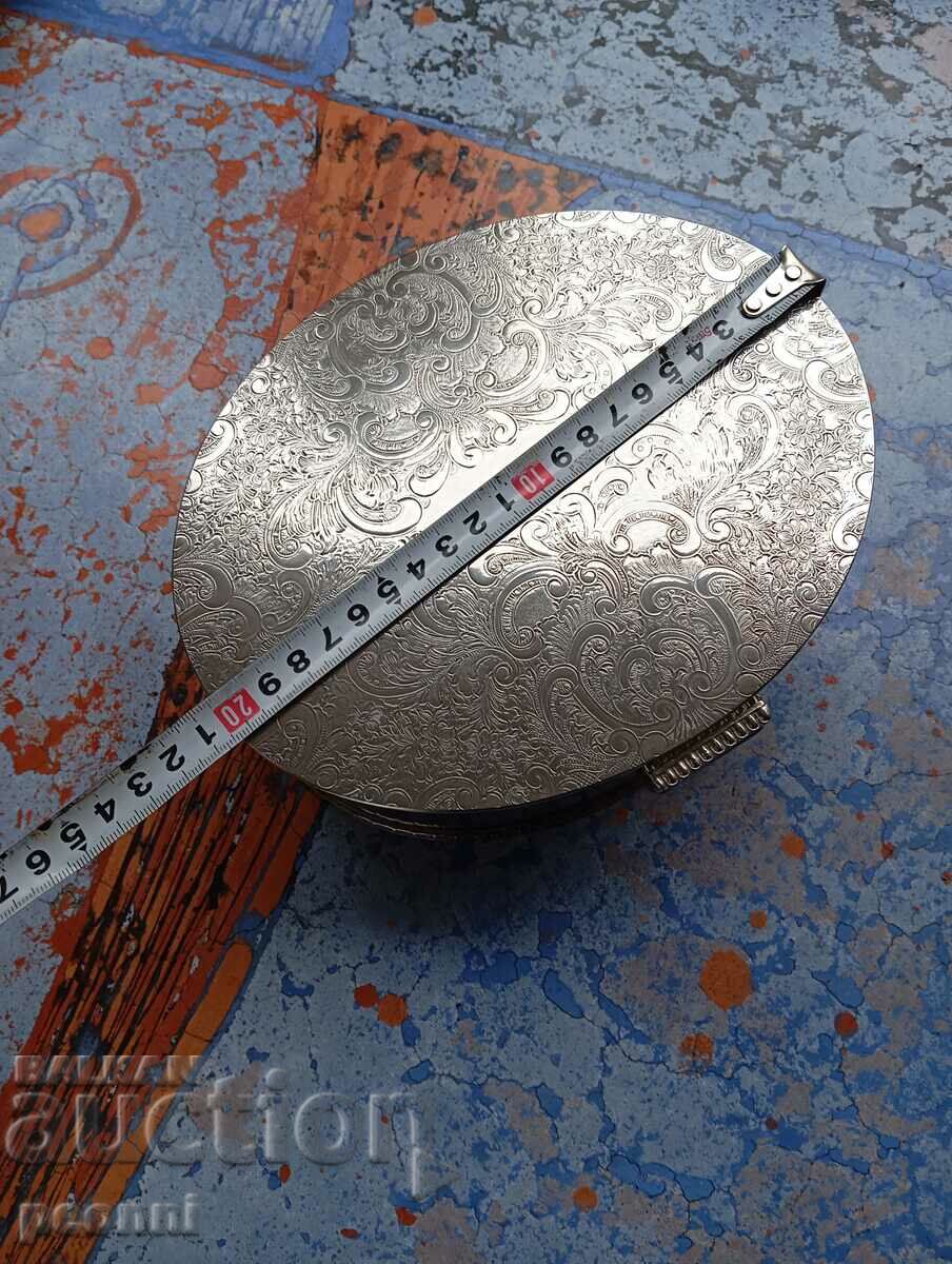 Silver plated jewelry box with price 45.00 BGN | € 23.01 Silver plated jewelry box with price 45.00 BGN | € 23.01