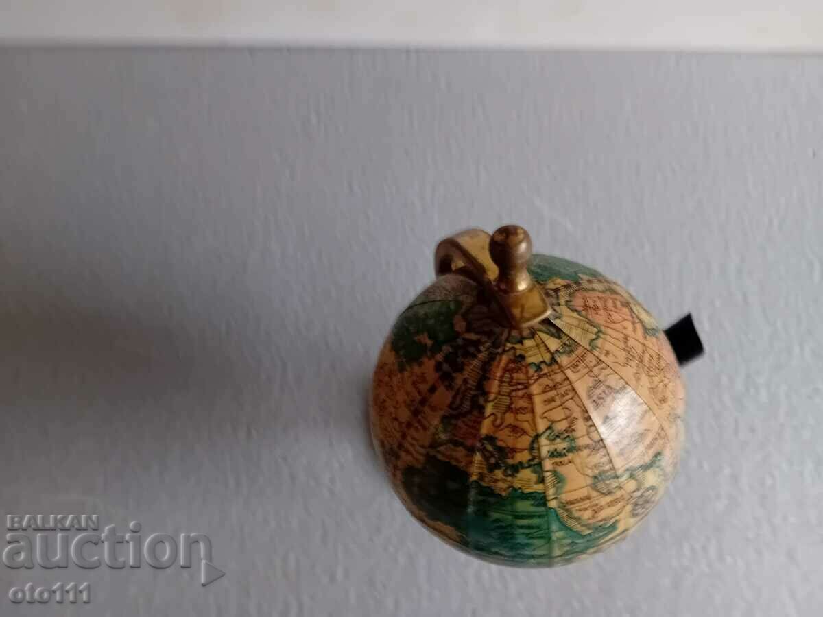 CHEMICAL PEN HOLDER - GLOBE with price 30.00 BGN | € 15.34 CHEMICAL PEN HOLDER - GLOBE with price 30.00 BGN | € 15.34
