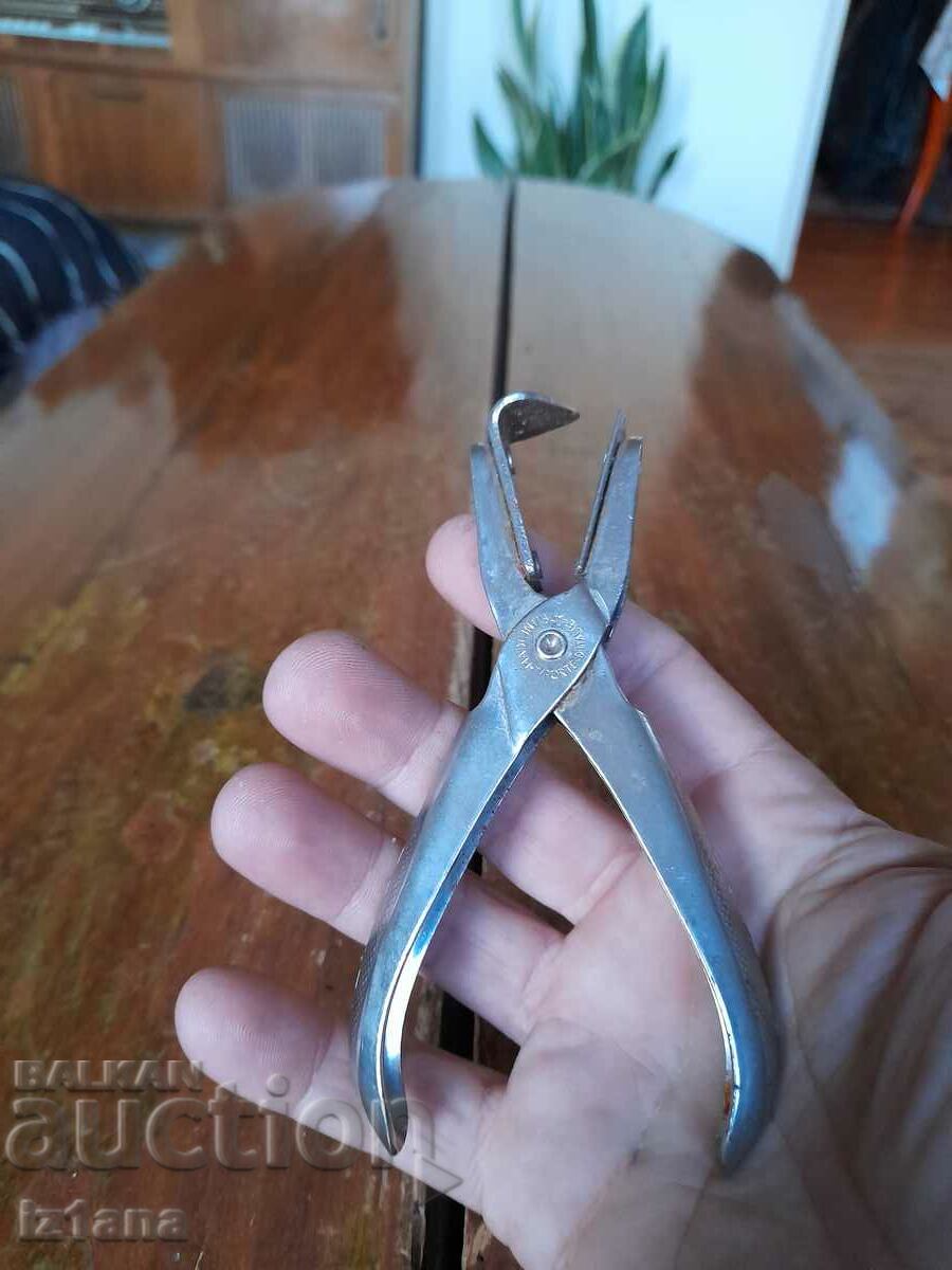 Παλιά πένσα αφαίρεσης συρραπτικών με τιμή 16.00 BGN | € 8.18 Παλιά πένσα αφαίρεσης συρραπτικών με τιμή 16.00 BGN | € 8.18