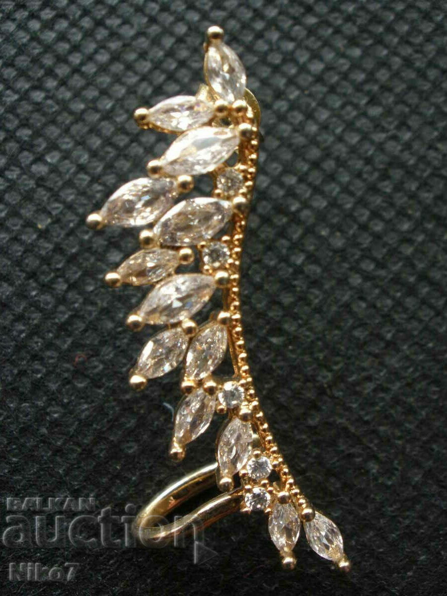 Auction Spectacular, earring for one (left) ear. Auction Spectacular, earring for one (left) ear.