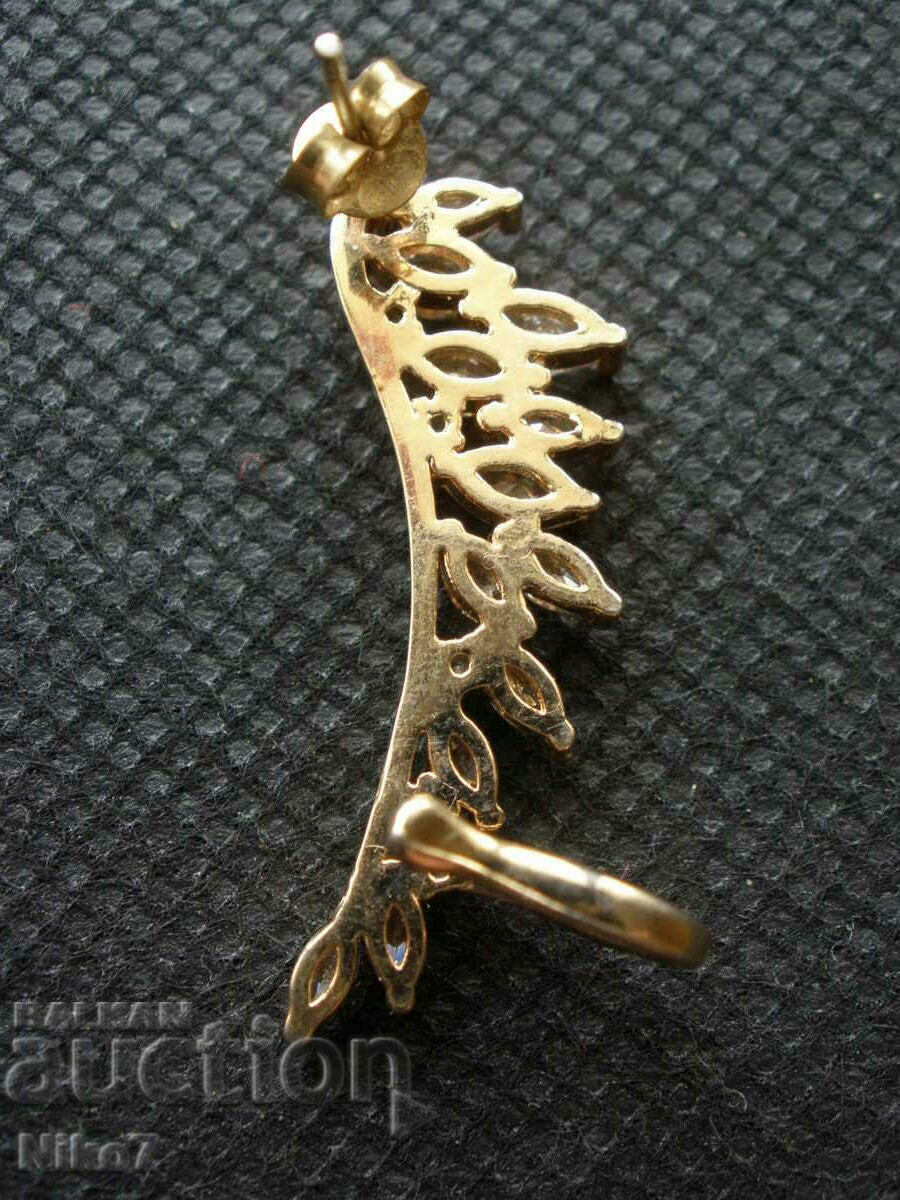 Delivery of Spectacular, earring for one (left) ear. Delivery of Spectacular, earring for one (left) ear.