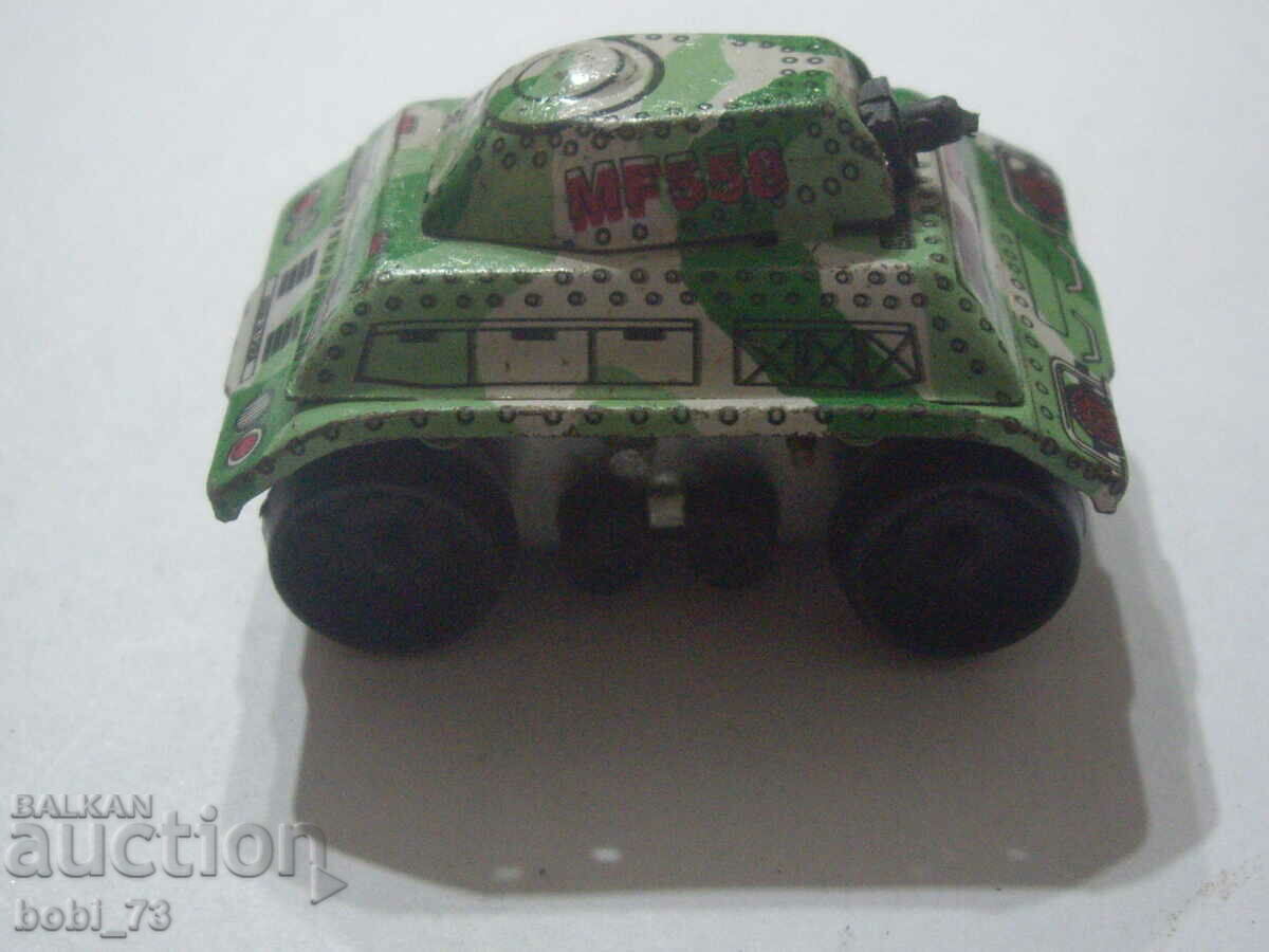 Auction An old small tin tank with a winding key. Auction An old small tin tank with a winding key.