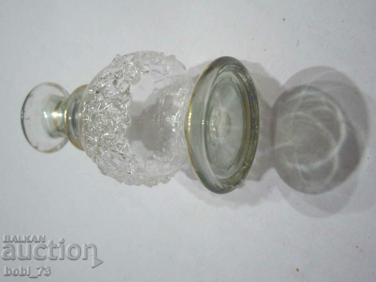 Auction Very small glass bottles. Auction Very small glass bottles.