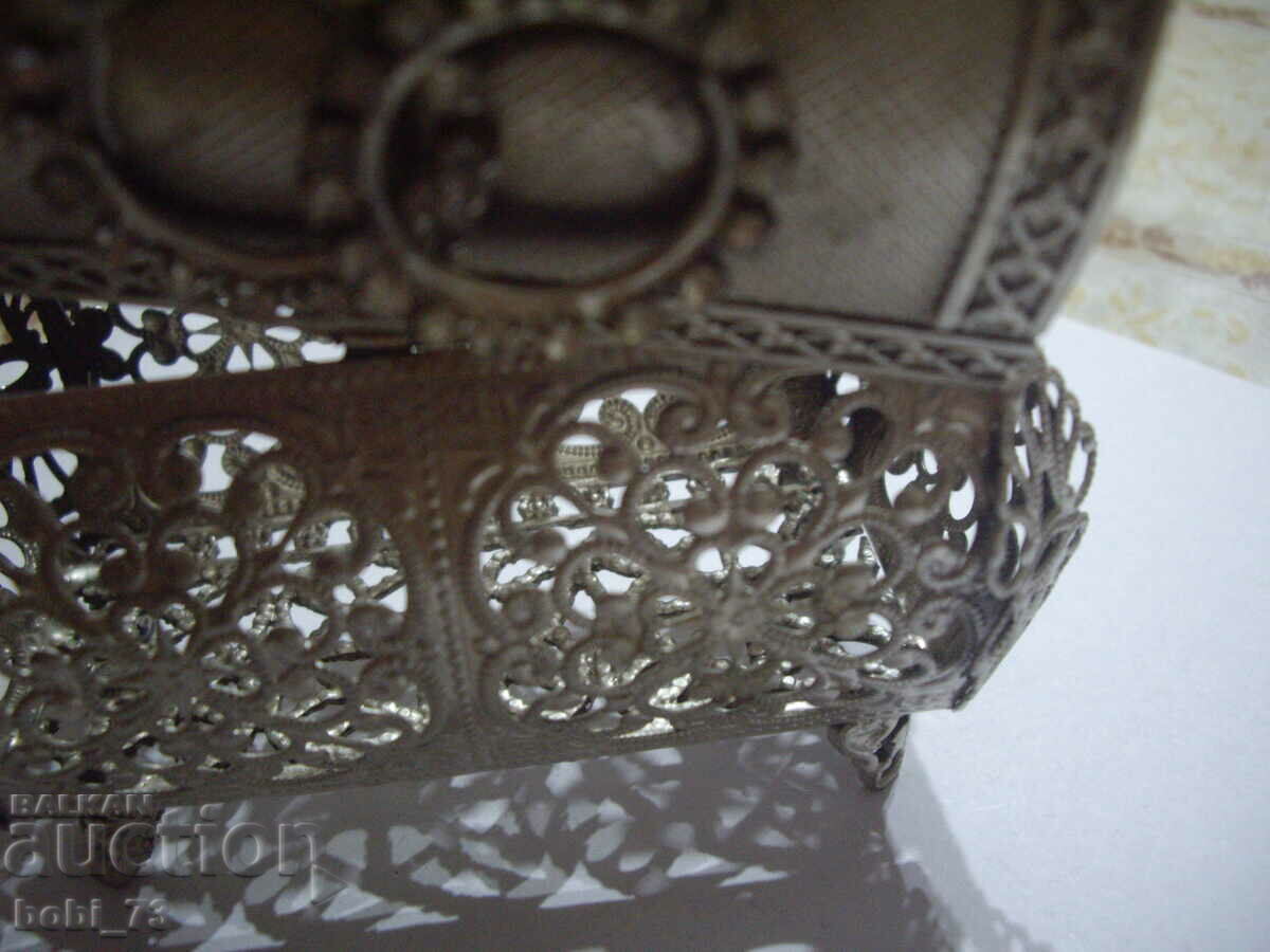 Auction Old silver very interesting jewelry box. Auction Old silver very interesting jewelry box.