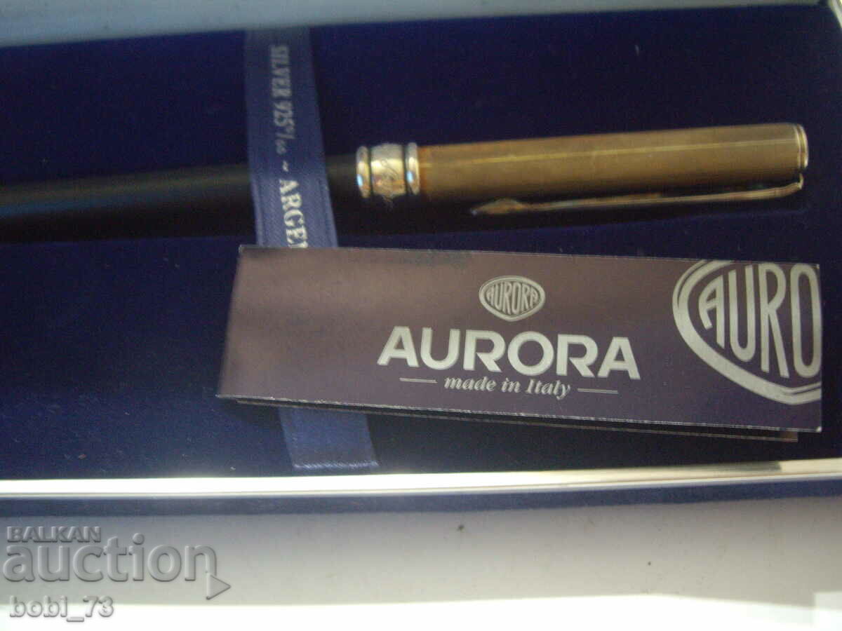 Παράδοση Ολοκαίνουργιο ασημί στυλό. Παράδοση Ολοκαίνουργιο ασημί στυλό.