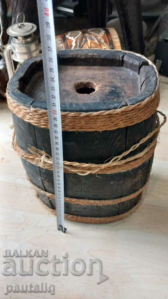 Auction  WOODEN BARREL KEG