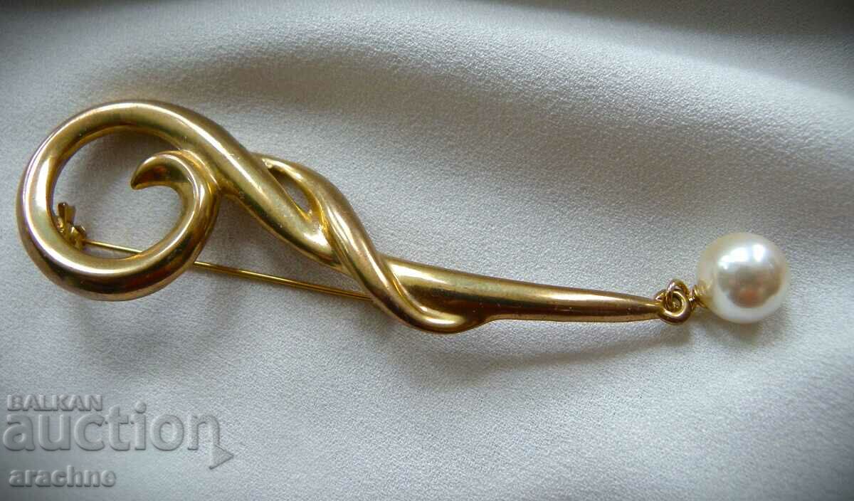 Large gold-plated pearl brooch with price 55.00 BGN | € 28.12 Large gold-plated pearl brooch with price 55.00 BGN | € 28.12