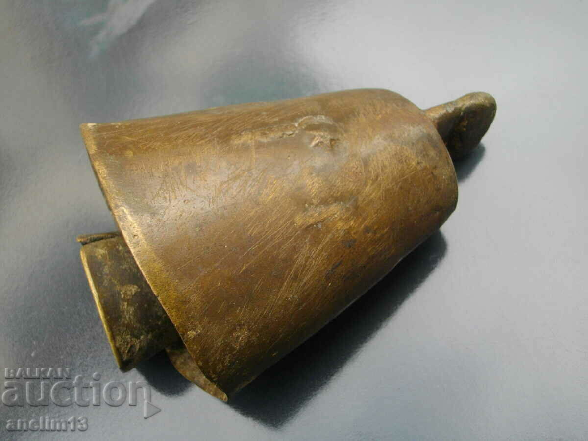 ΕΝΑ ΠΑΛΙΟ ΜΠΡΟΝΖΕ ΜΠΑΝΙ ΕΝΑ ΠΑΛΙΟ ΜΠΡΟΝΖΕ ΜΠΑΝΙ