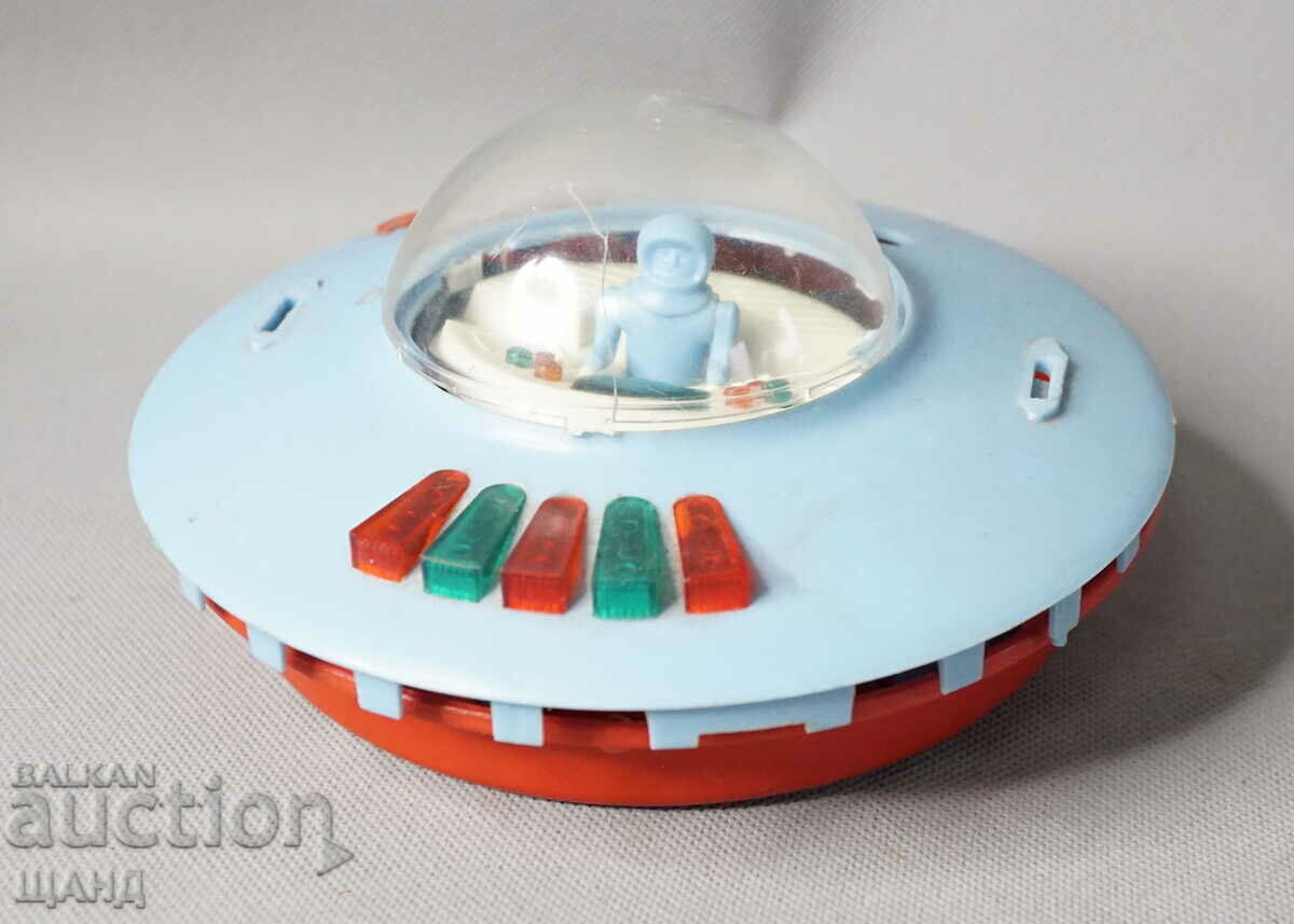 Meteor Old plastic toy model flying saucer space