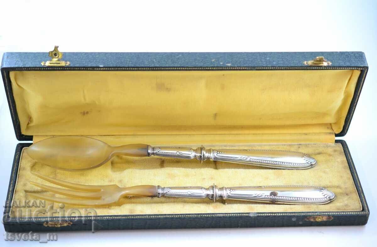 Set salatieră franțuzească din metal argintat și corn cu preț € 45.00 | 88.01 BGN