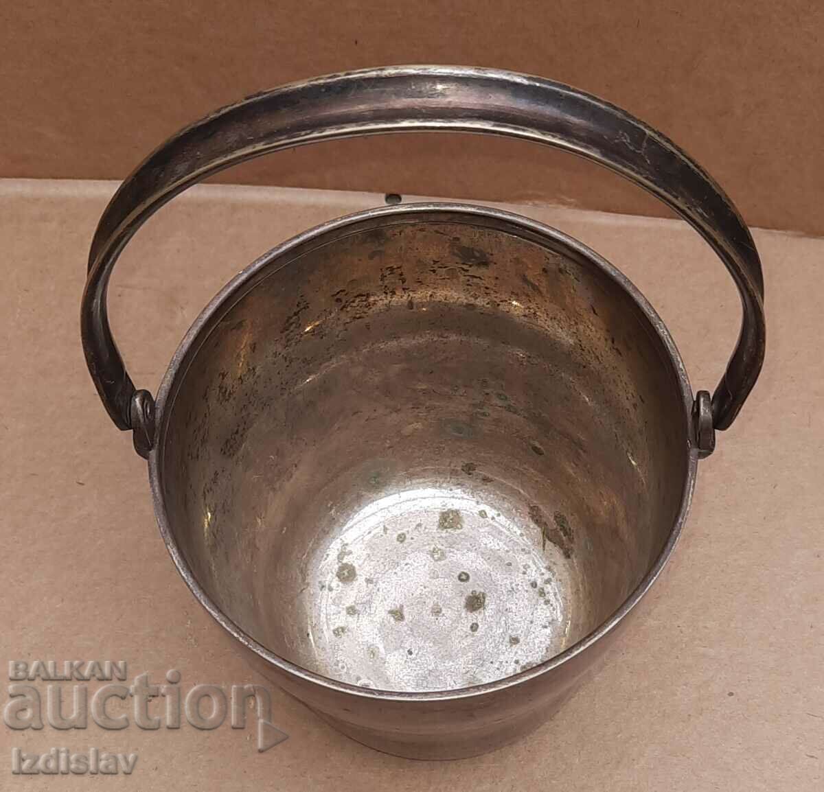 Auction Vintage ice bowl. Silver plated brass. Auction Vintage ice bowl. Silver plated brass.