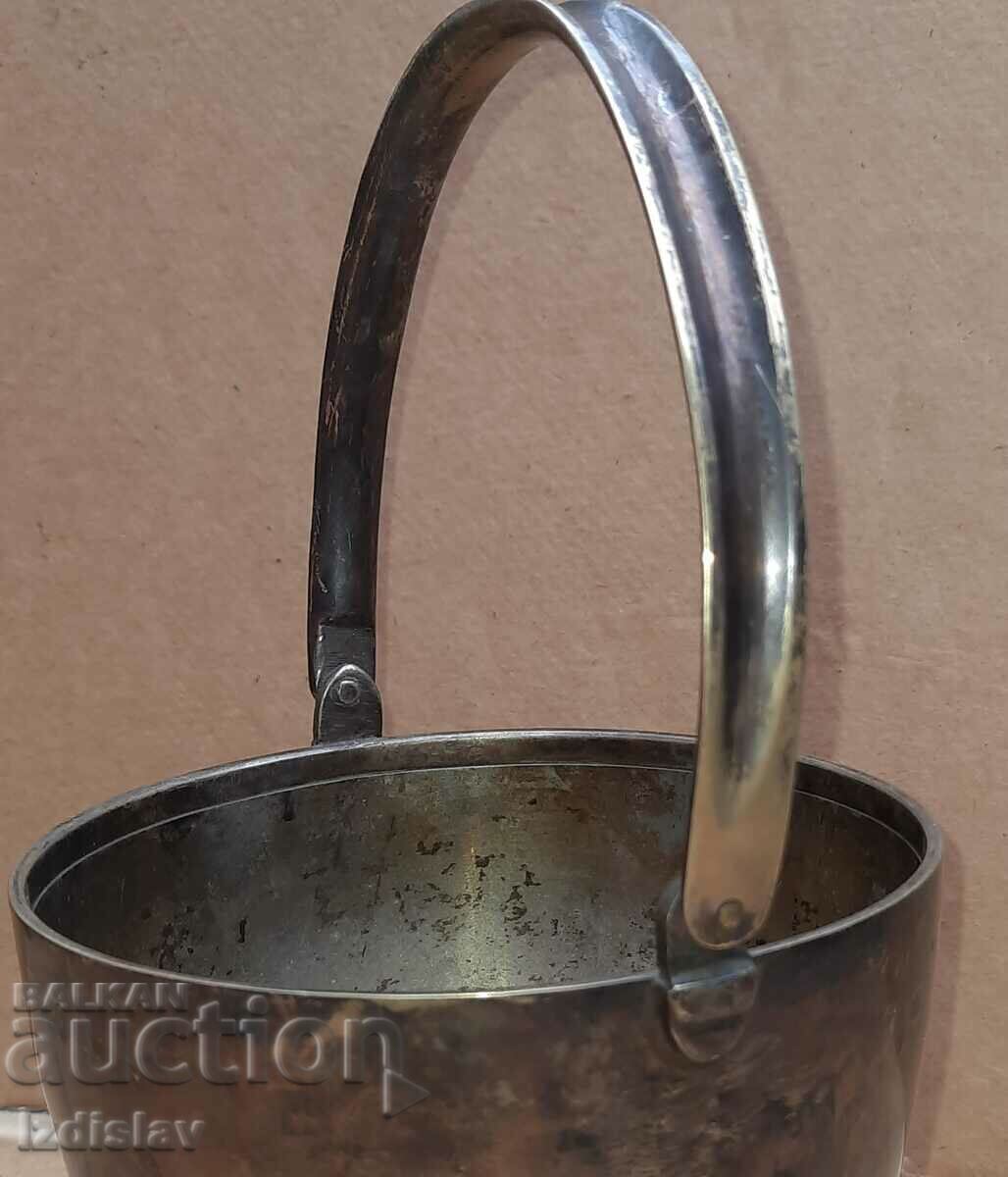 Delivery of Vintage ice bowl. Silver plated brass. Delivery of Vintage ice bowl. Silver plated brass.
